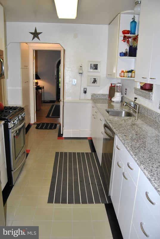 2905 Rittenhouse Street Northwest Washington, DC 20015 - Photo 12 of 30 Kitchen