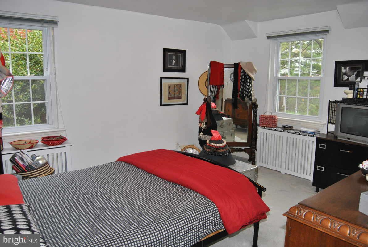 2905 Rittenhouse Street Northwest Washington, DC 20015 - Photo 15 of 30 Bedroom (Master)