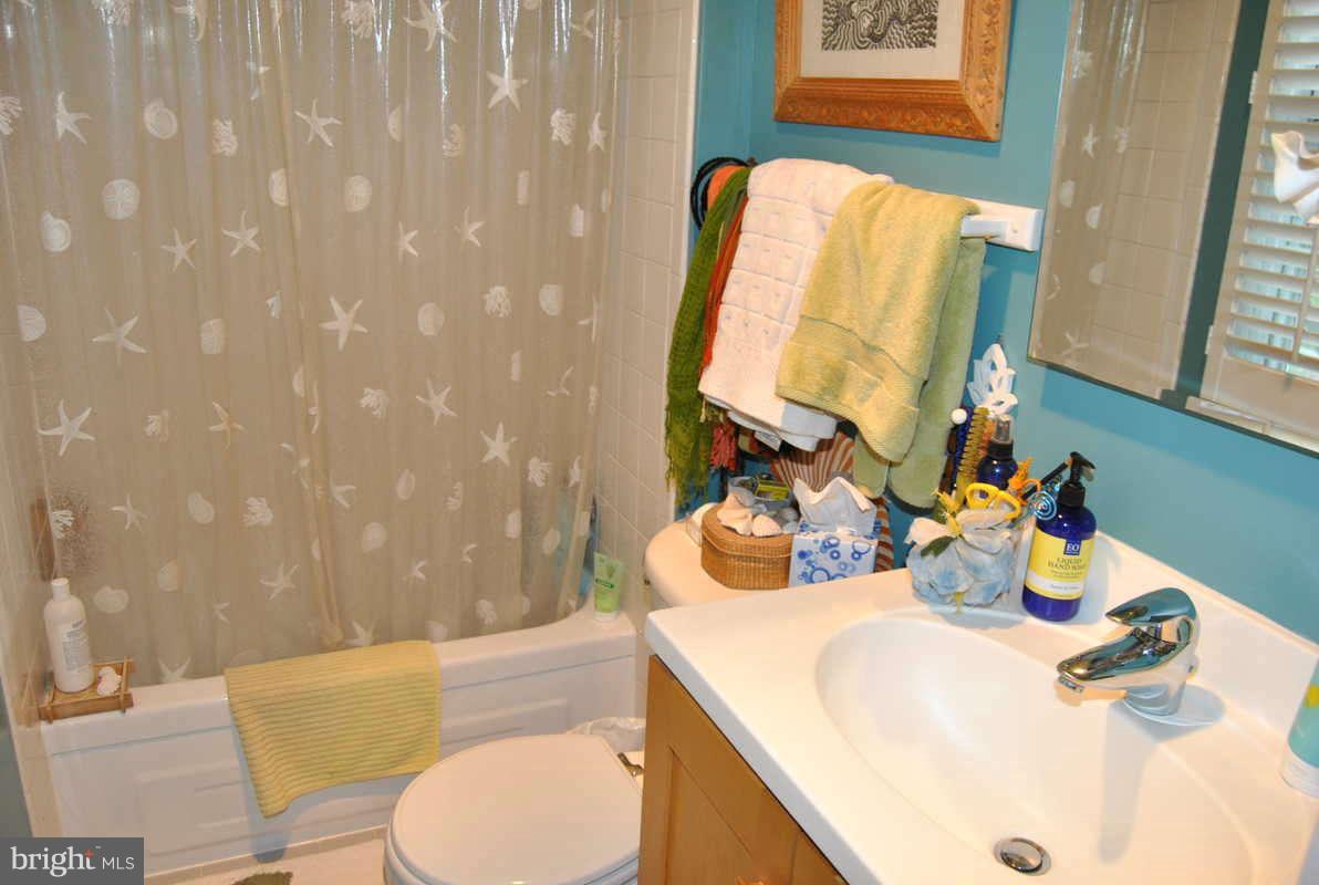 2905 Rittenhouse Street Northwest Washington, DC 20015 - Photo 17 of 30 Bath (Master)