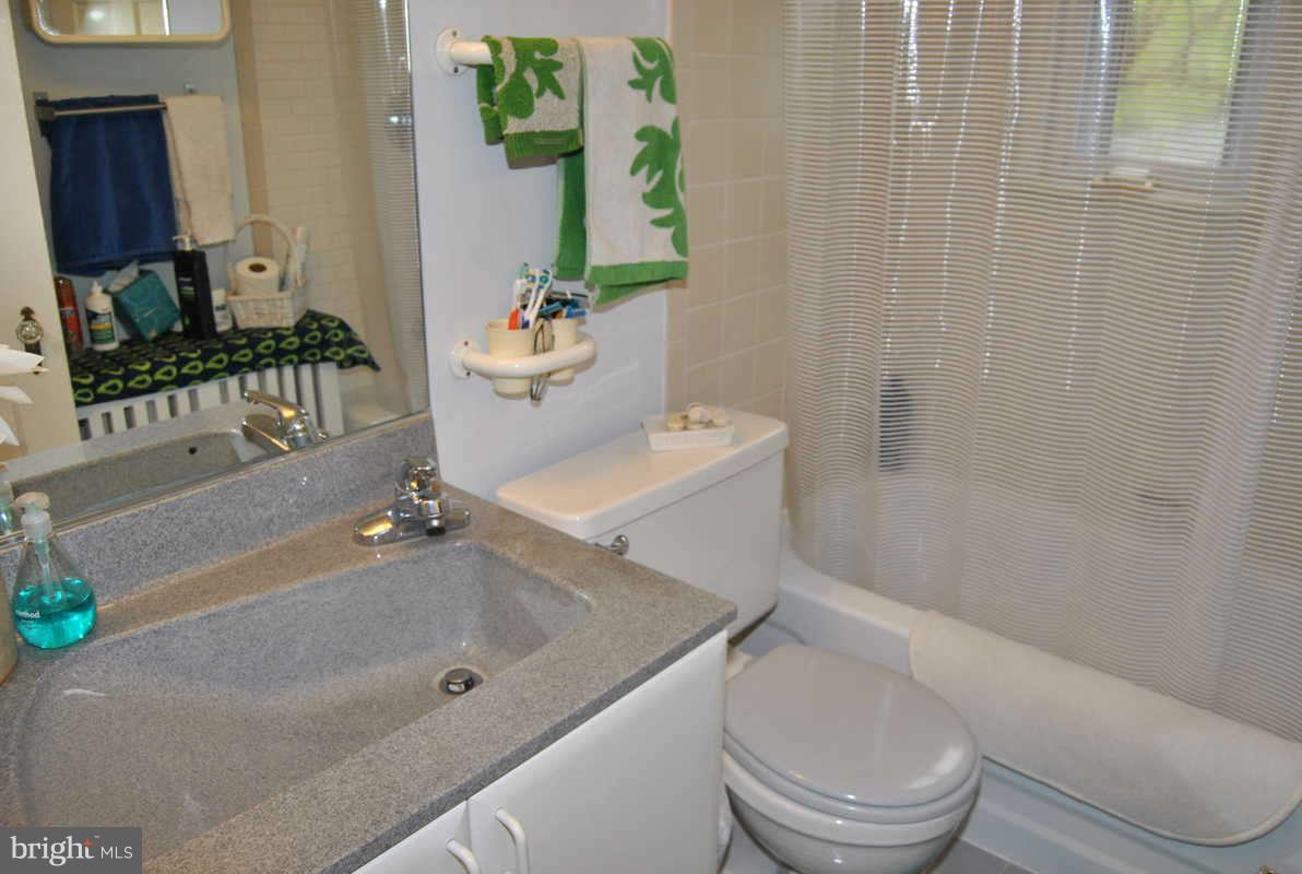 2905 Rittenhouse Street Northwest Washington, DC 20015 - Photo 19 of 30 Bath