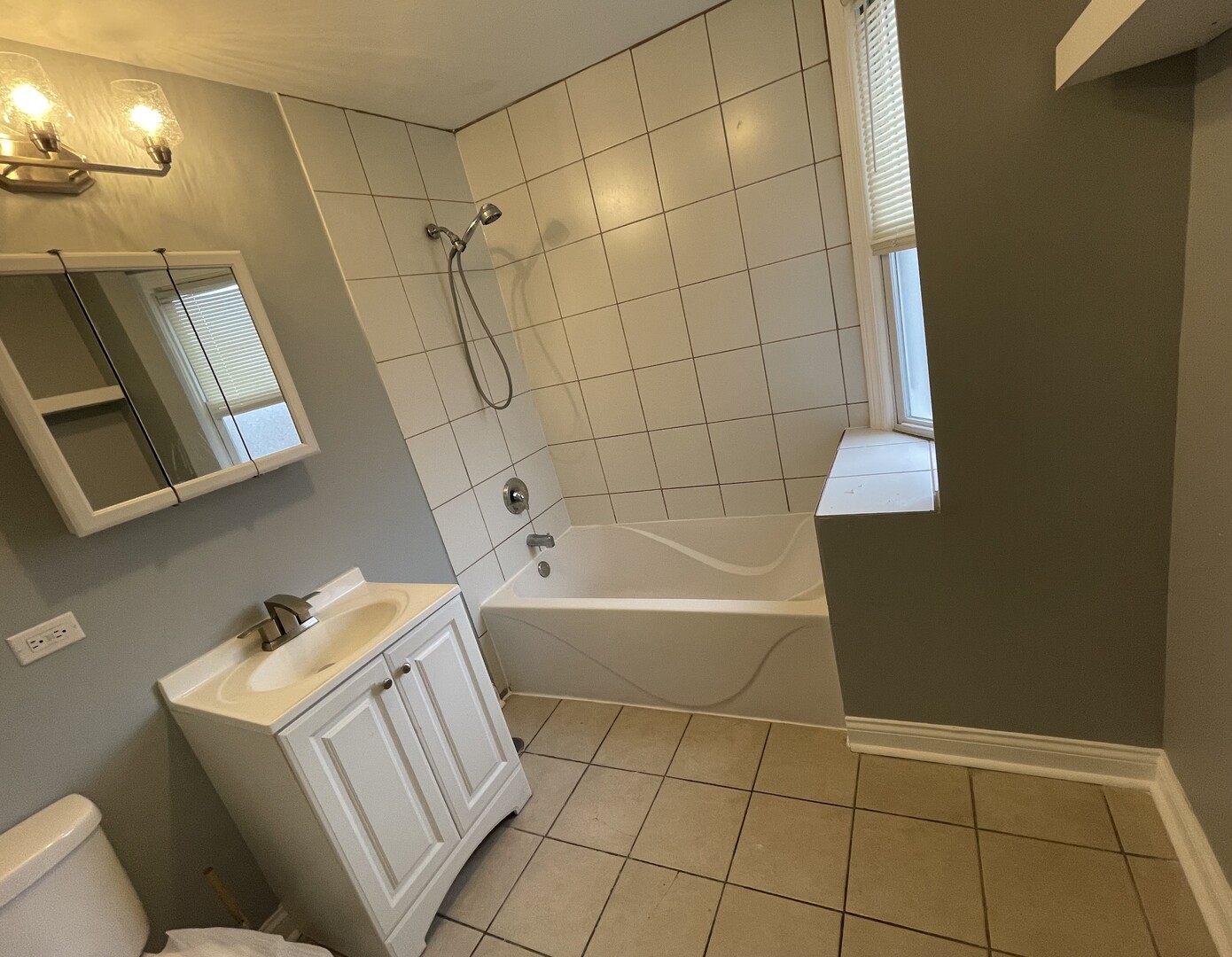 6653 South St Lawrence Avenue, Unit 2 Chicago, IL 60637 - Photo 7 of 7 a bathroom with a bathtub and a shower
