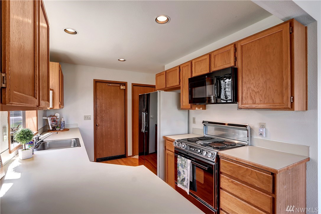 2438 Southeast 8th Place Renton, WA 98057 - Photo 11 of 25