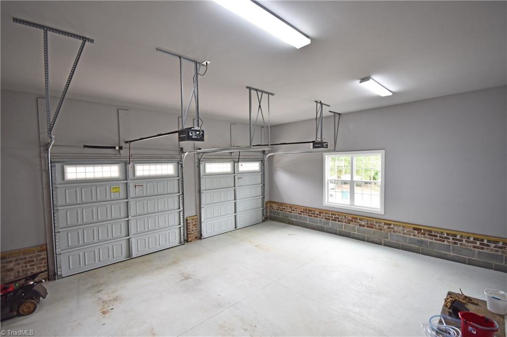 9510 Ellis Road Clemmons, NC 27012 - Photo 22 of 25 2 - car garage