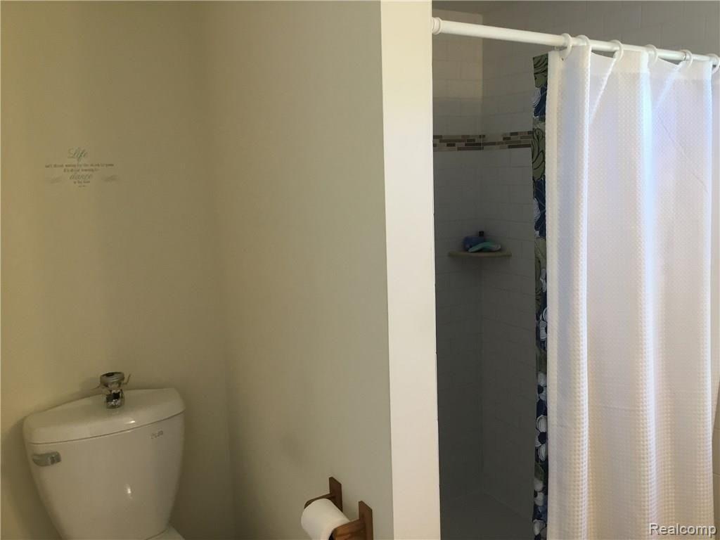 701 West Silver Lake Road Fenton, MI 48430 - Photo 21 of 29