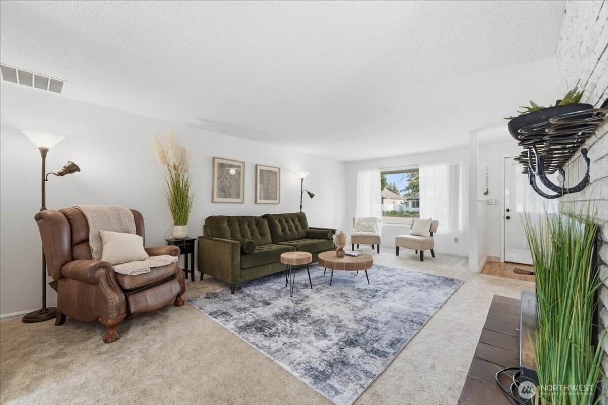 309 West Walnut Street Waterville, WA 98858 - Photo 2 of 28 a living room with furniture a rug and a chandelier