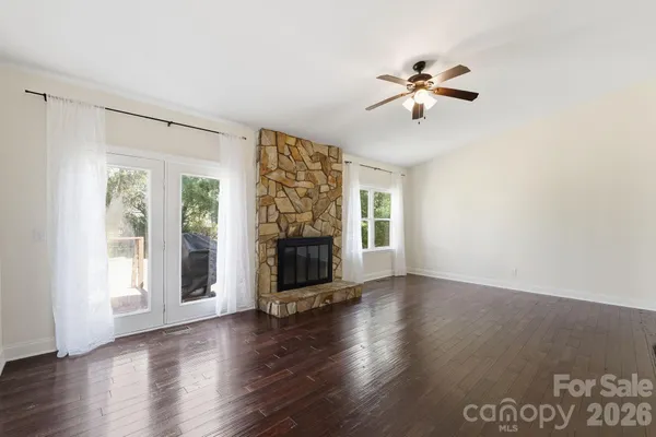 $389,800 | 501 Vista Grande Circle, Charlotte, NC 28226