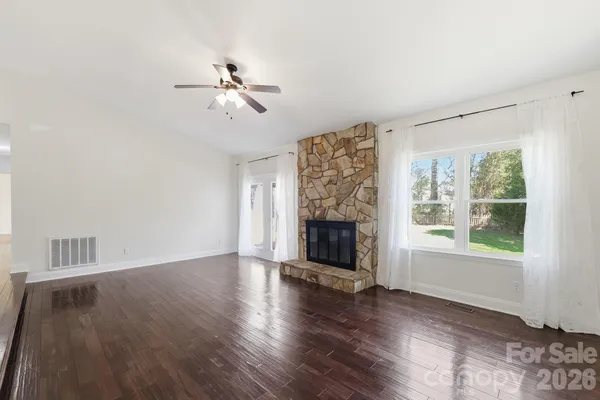 $389,800 | 501 Vista Grande Circle, Charlotte, NC 28226