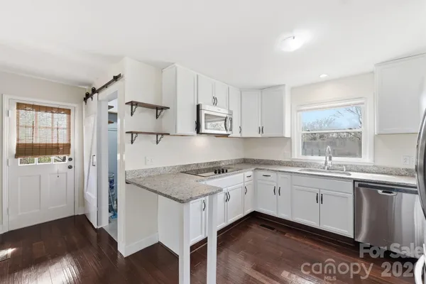 $389,800 | 501 Vista Grande Circle, Charlotte, NC 28226