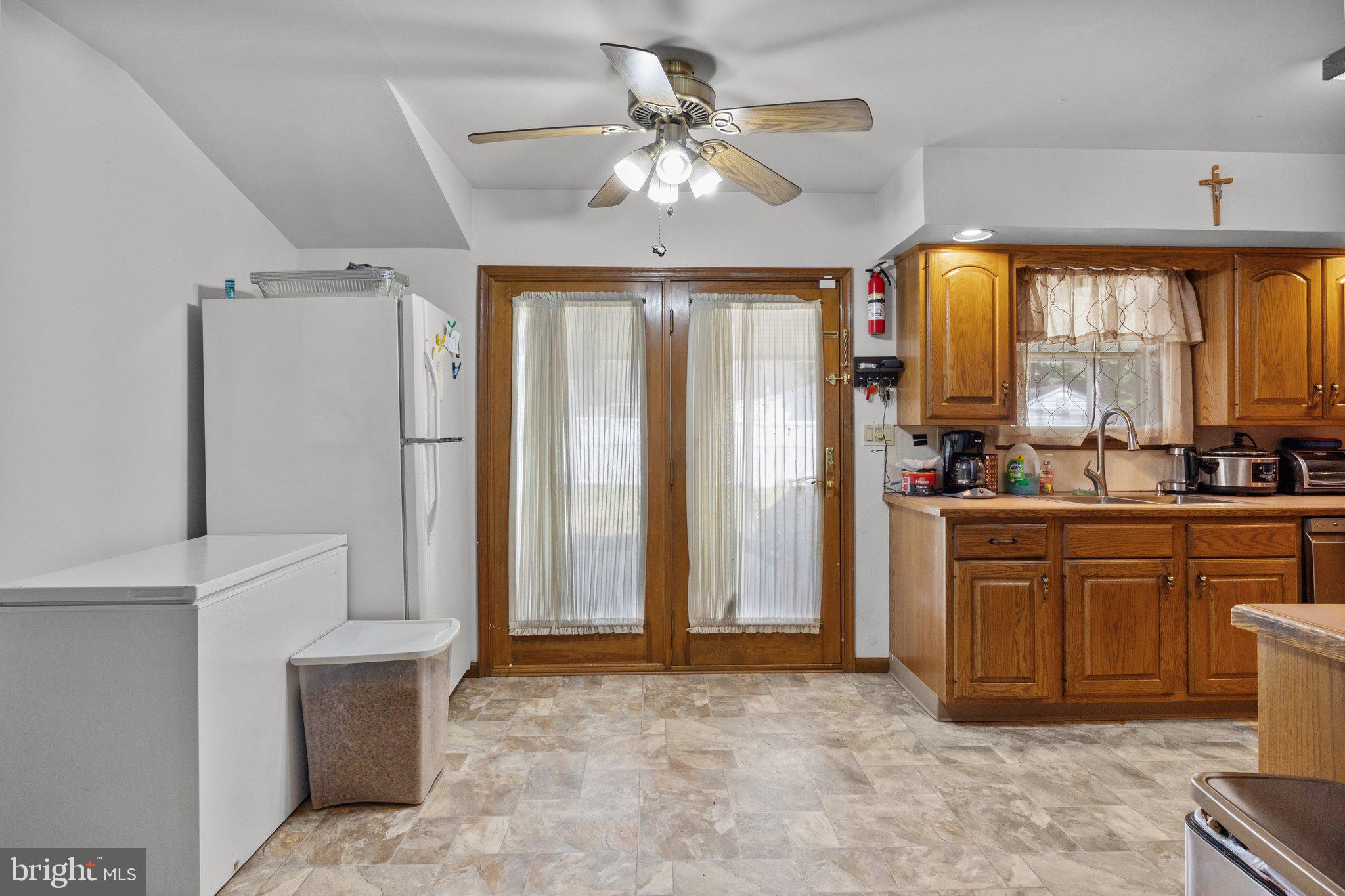 10 Jump Hill Road Levittown, PA 19056 - Photo 11 of 26 Casual Dining and Access Backyard