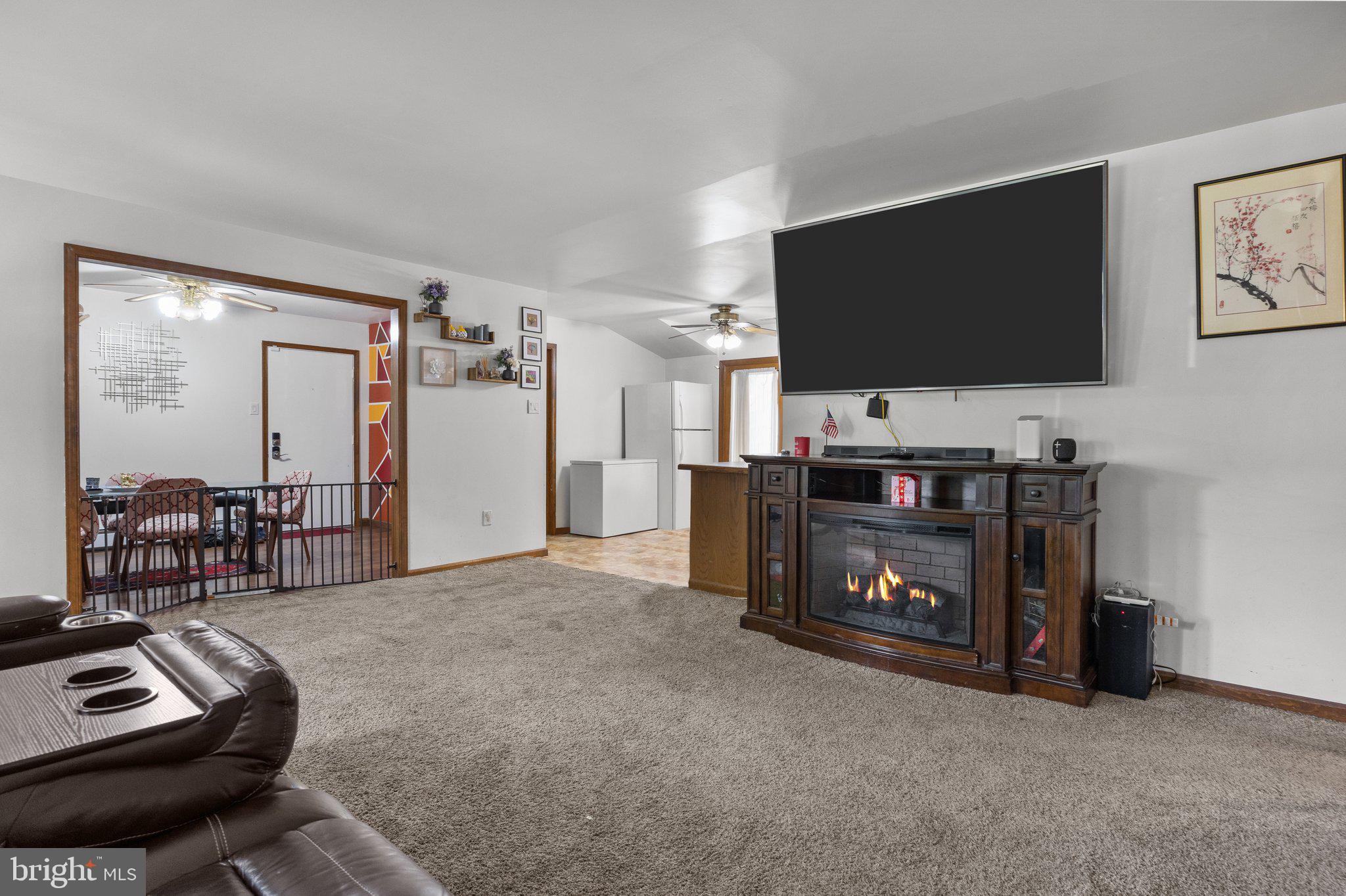 10 Jump Hill Road Levittown, PA 19056 - Photo 4 of 26 Front Entry into Living Room