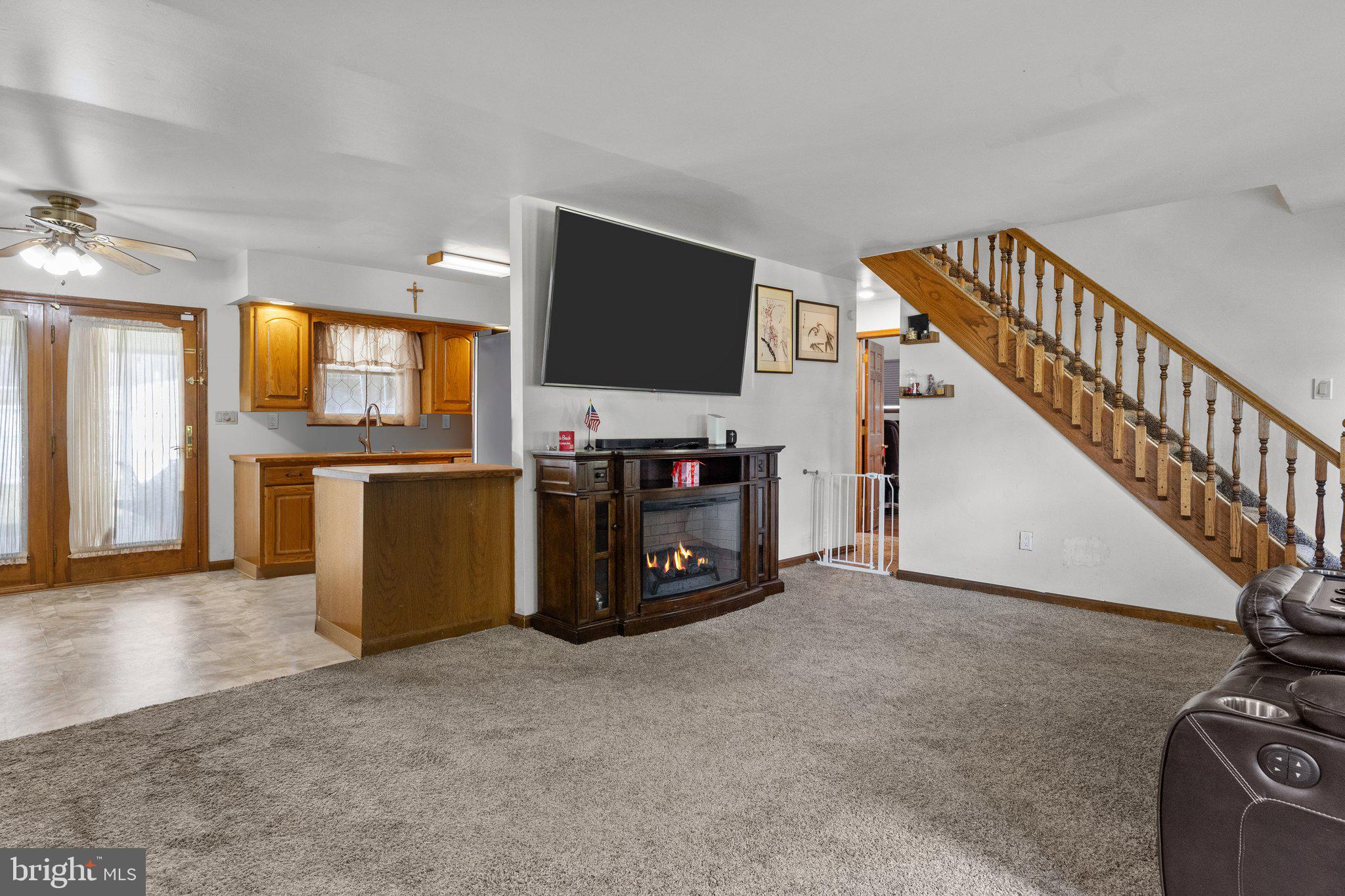 10 Jump Hill Road Levittown, PA 19056 - Photo 5 of 26 Living Room view towards Kitchen