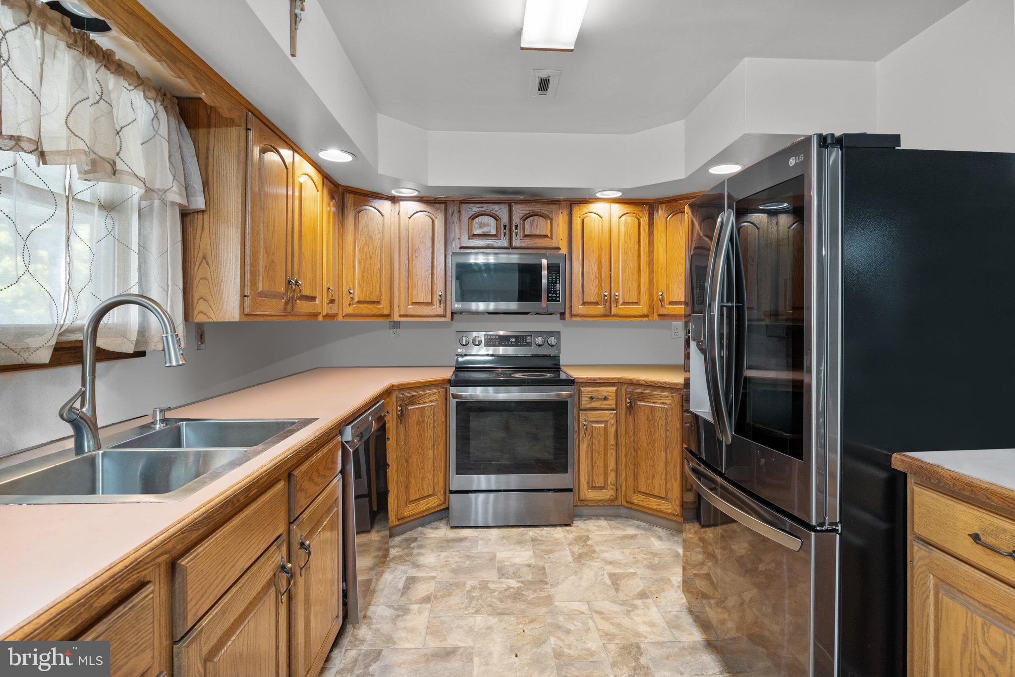10 Jump Hill Road Levittown, PA 19056 - Photo 8 of 26 Kitchen