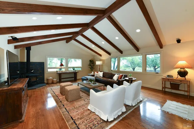 a view of a large yard with lots of green space