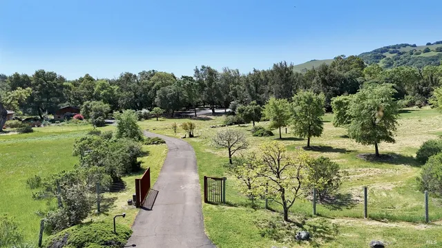 $2,995,000 | 2120 Grove Street, Sonoma, CA 95476