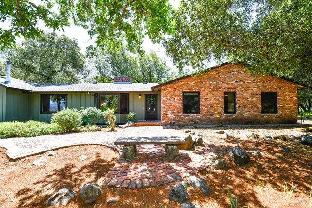 $2,995,000 | 2120 Grove Street, Sonoma, CA 95476