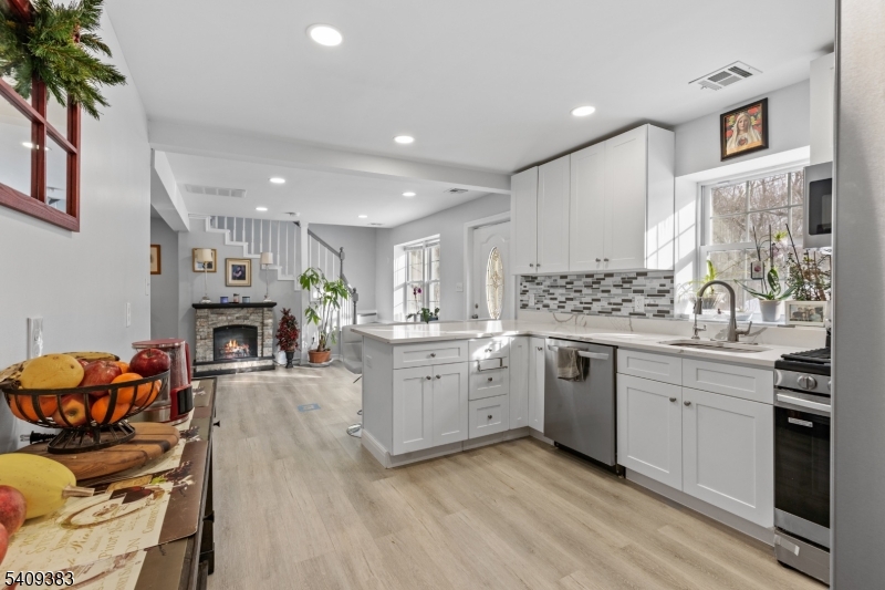 130 Flocktown Road Long Valley, NJ 07853 - Photo 4 of 32