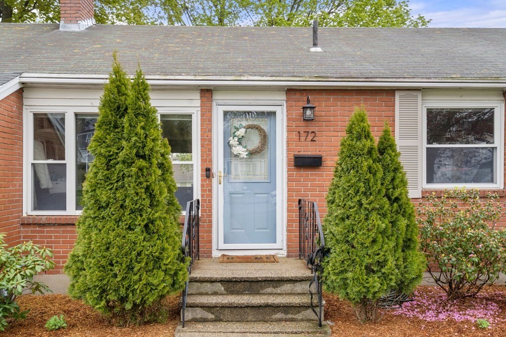 172 Circle Drive Waltham, MA 02452 - Photo 2 of 23