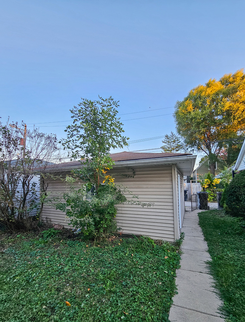 3338 West Cullom Avenue, Unit 2 Chicago, IL 60618 - Photo 15 of 15 a view of house with a garden