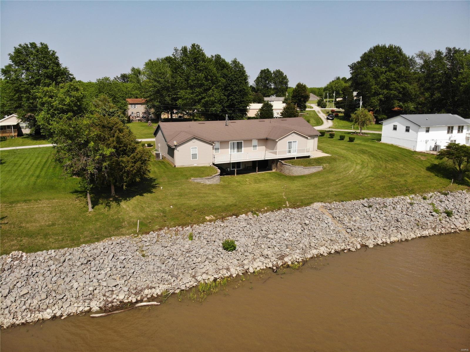 25320 Lyons Road Carlyle, IL 62231 - Photo 1 of 39