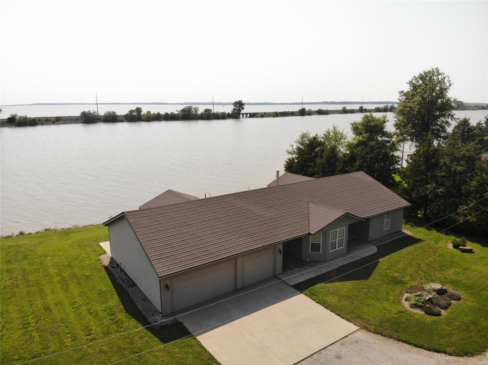 25320 Lyons Road Carlyle, IL 62231 - Photo 3 of 39