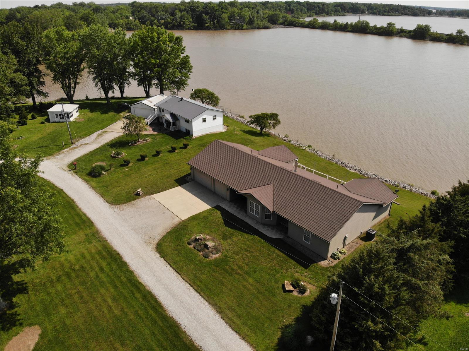 25320 Lyons Road Carlyle, IL 62231 - Photo 4 of 39