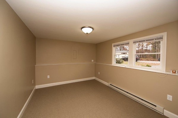37 R Derryfield Road, Unit R Derry, NH 03038 - Photo 7 of 11