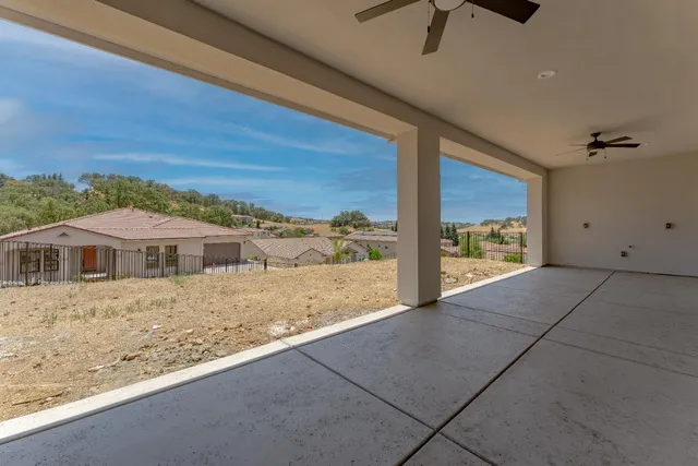 a view of a terrace with a outdoor space