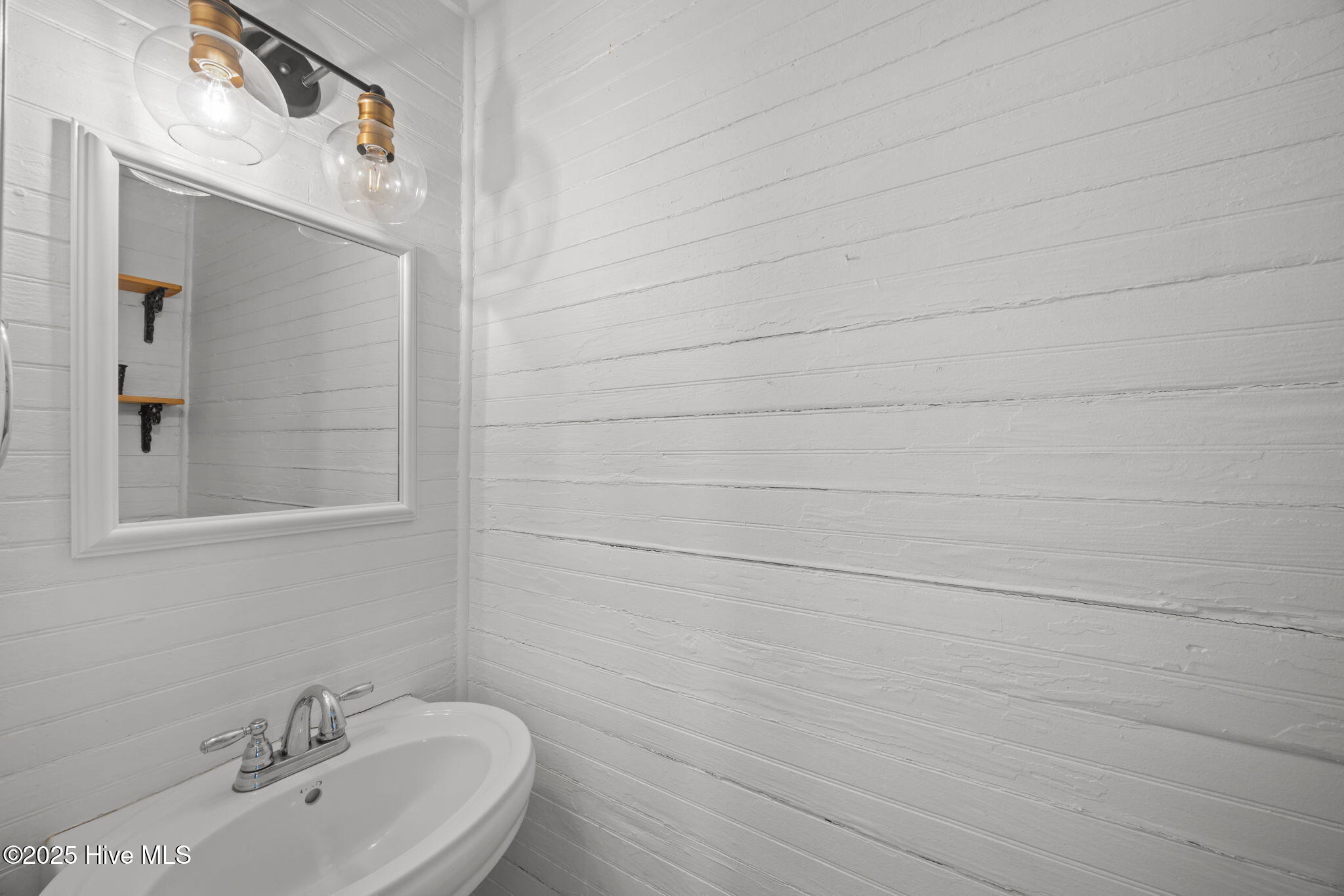 711 Queen Street New Bern, NC 28560 - Photo 17 of 28 Half Bath