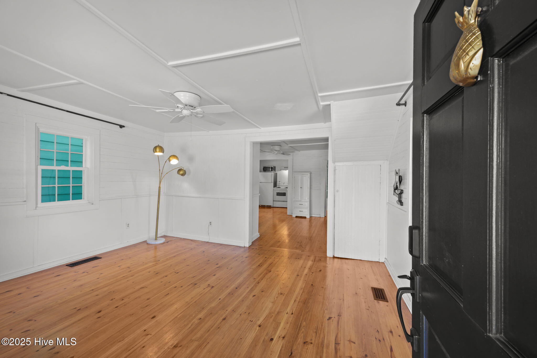 711 Queen Street New Bern, NC 28560 - Photo 2 of 28 Beautiful Front Entrance