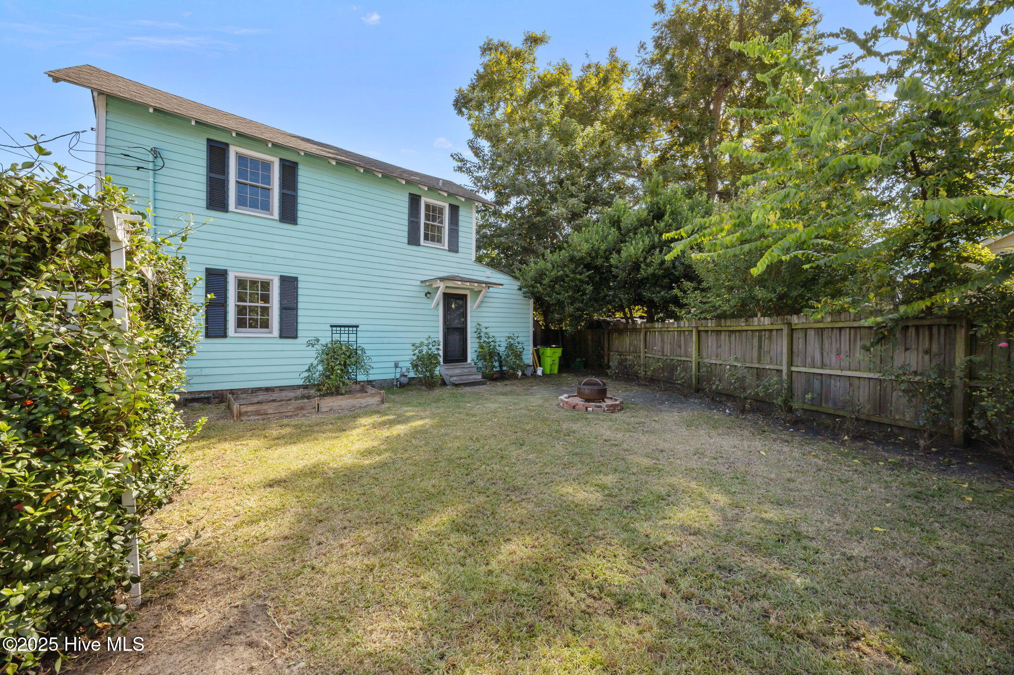 711 Queen Street New Bern, NC 28560 - Photo 21 of 28 Mature Trees