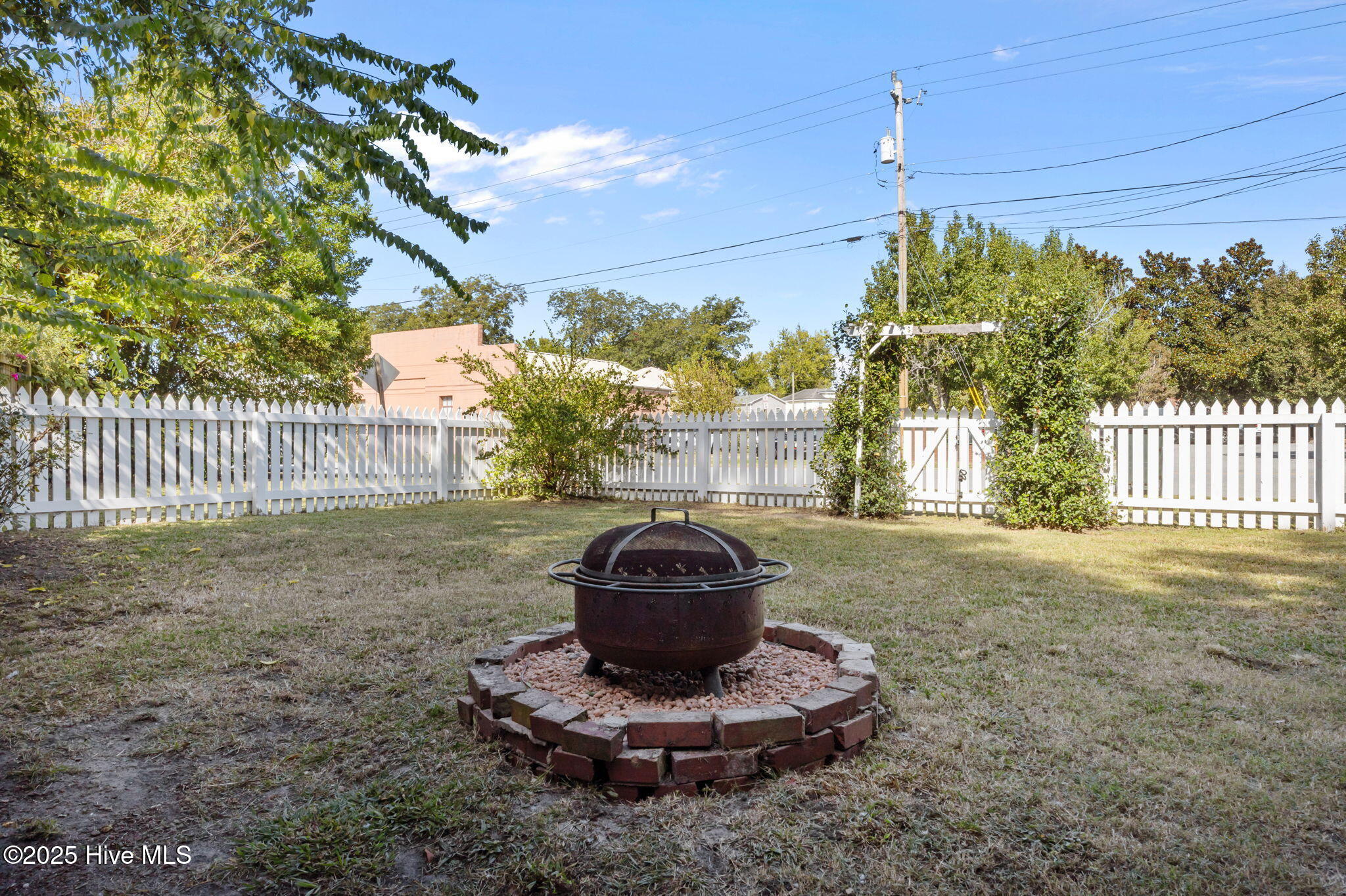 711 Queen Street New Bern, NC 28560 - Photo 23 of 28 Ready for A Fire With Friends
