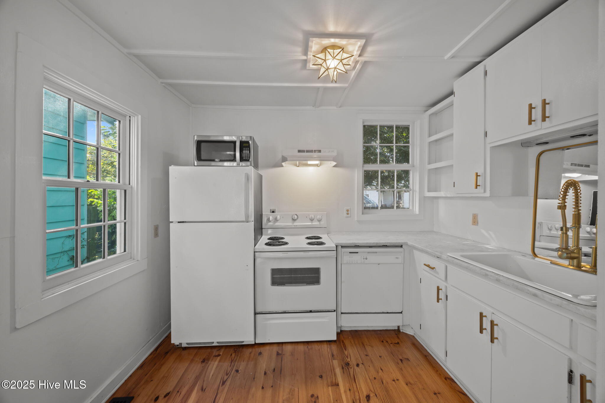 711 Queen Street New Bern, NC 28560 - Photo 6 of 28 Updated Kitchen