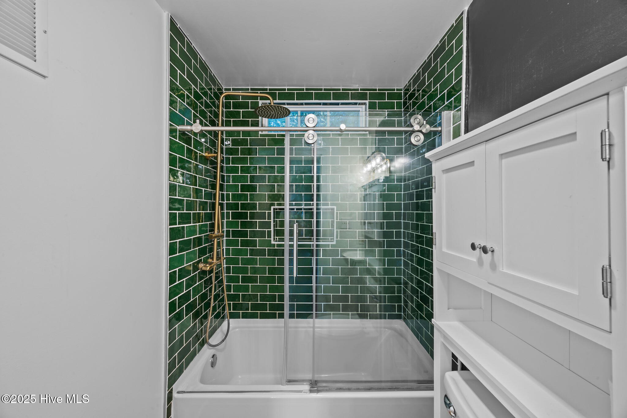 711 Queen Street New Bern, NC 28560 - Photo 9 of 28 stunning Tile