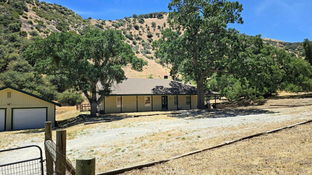 3020 Lebec Oaks Road Lebec, CA 93243 - Photo 2 of 12 a view of a backyard of the house