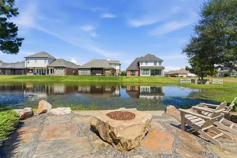 $865,000 | 5847 Lakeview Lane, Lake Charles, LA 70605