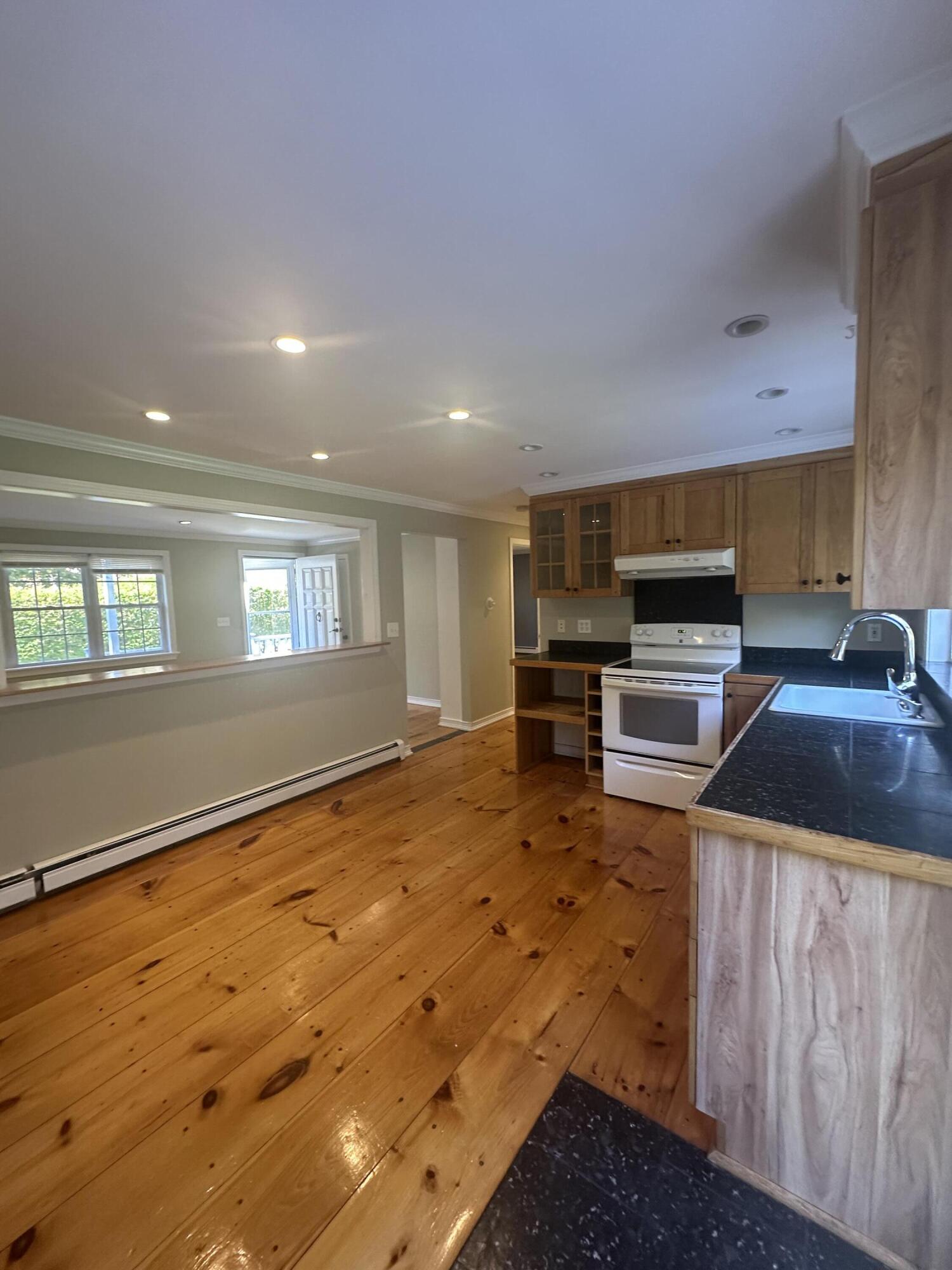 28 Hoover Road West Yarmouth, MA 02673 - Photo 7 of 16 IMG_9030
