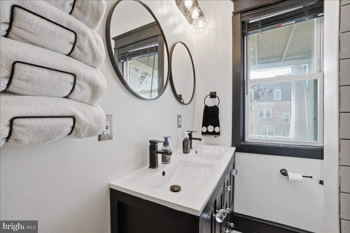 939 15th Street Southeast Washington, DC 20003 - Photo 16 of 19