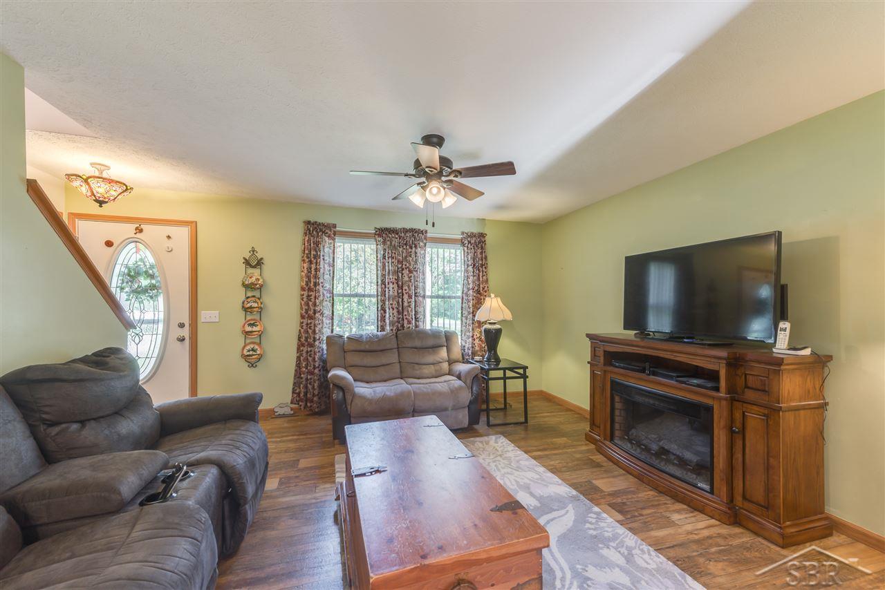 386 South 5 Mile Road Midland, MI 48640 - Photo 2 of 14 Living Room