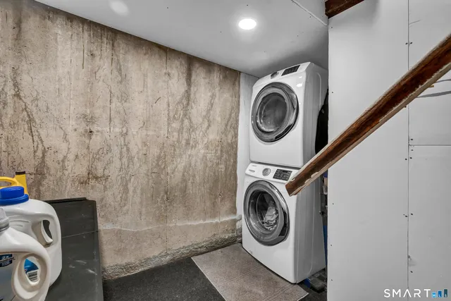 $824,900 | 4 Anchor Street, Danbury, CT 06811