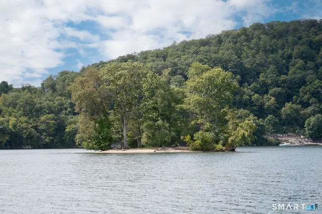 $824,900 | 4 Anchor Street, Danbury, CT 06811