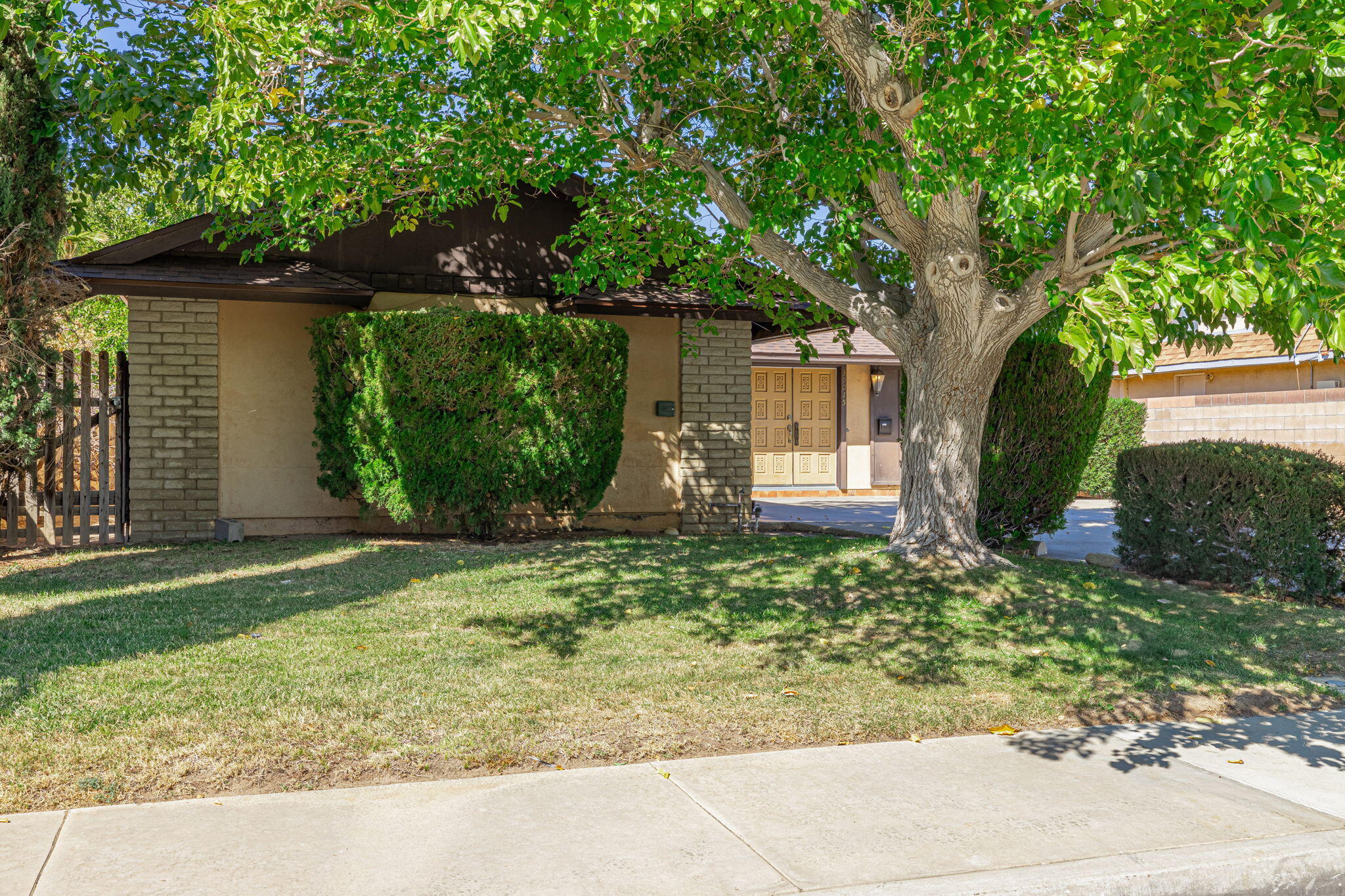 39015 Deer Run Road Palmdale, CA 93551 - Photo 3 of 32 3-web-or-mls-AVOH--2