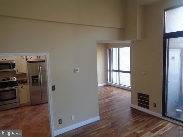 2112 Green Watch Way, Unit 300 Reston, VA 20191 - Photo 2 of 20 Gallery Image 2