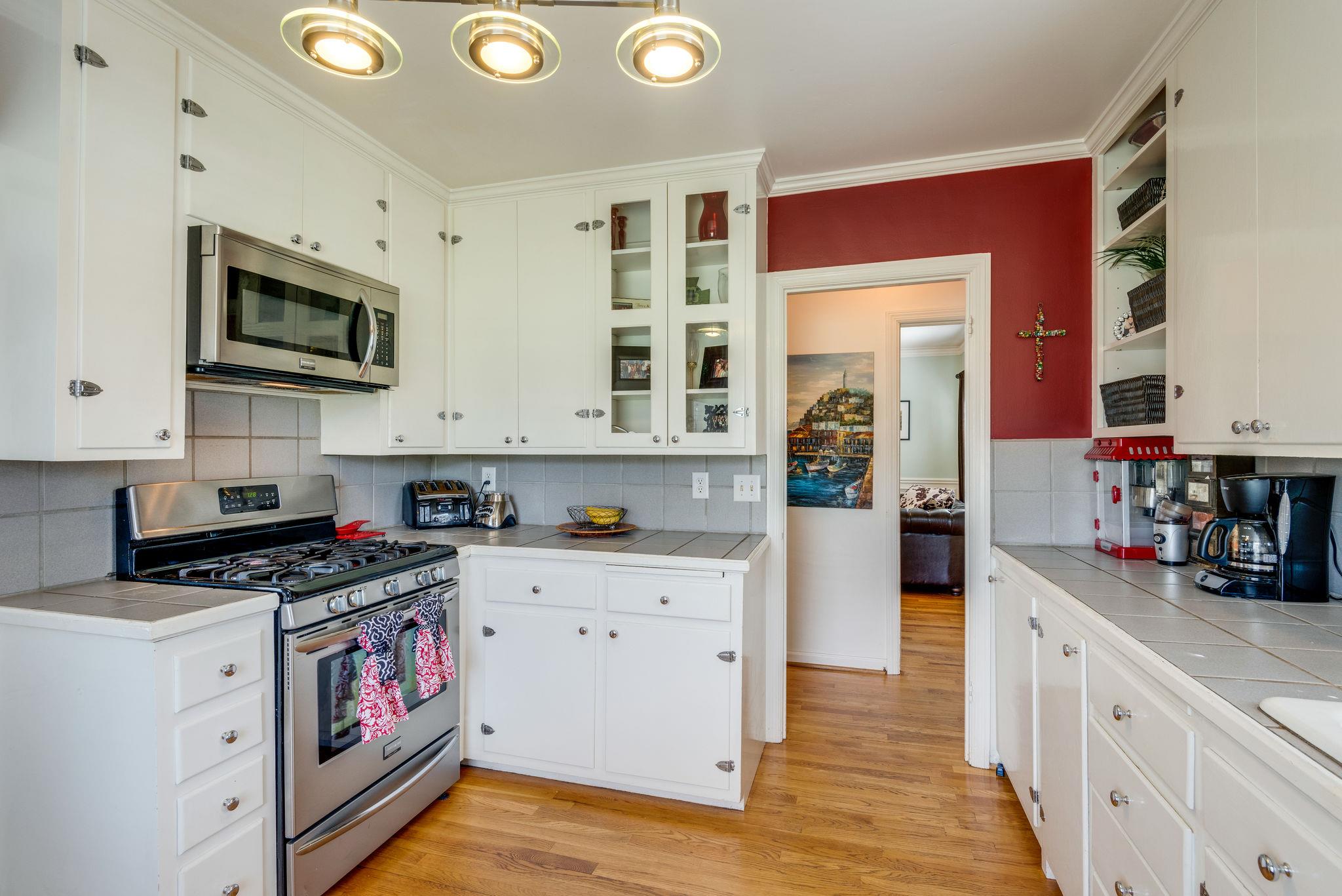 754 Elysian Fields Road Nashville, TN 37204 - Photo 5 of 23 Gas stove with built in microwave