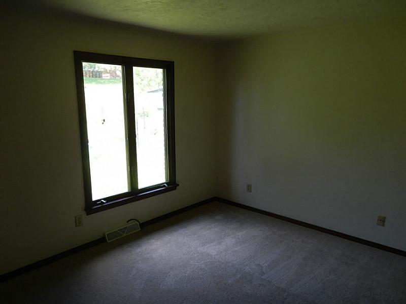 6200 Plateau Drive Springfield, OH 45502 - Photo 9 of 10