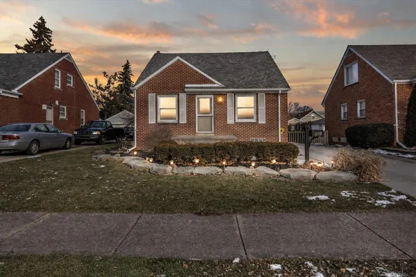 $227,000 | 264 George Street, Trenton, MI 48183
