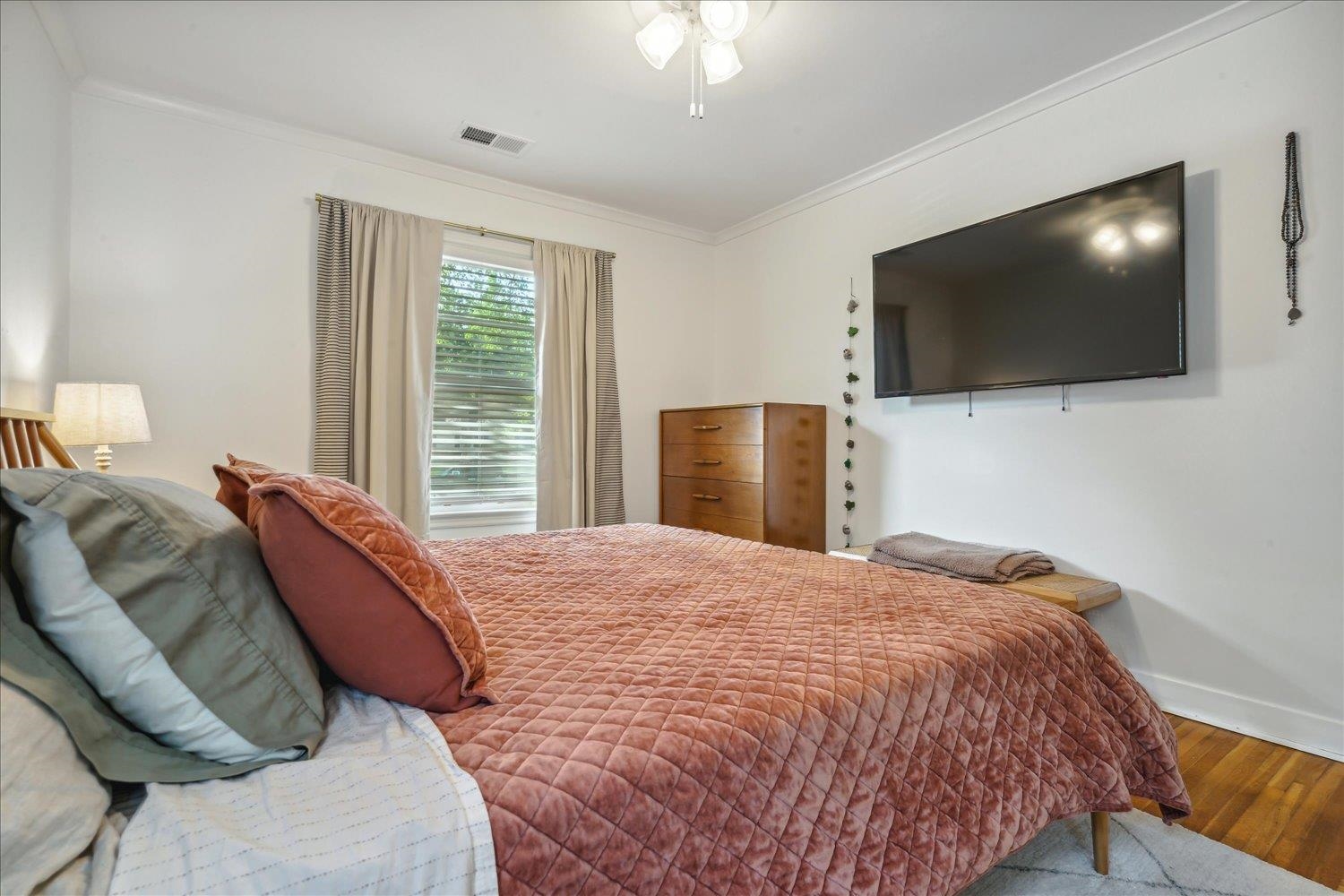1104 West Perkins Road Memphis, TN 38117 - Photo 20 of 34 a bed sitting in a bedroom and flat screen tv