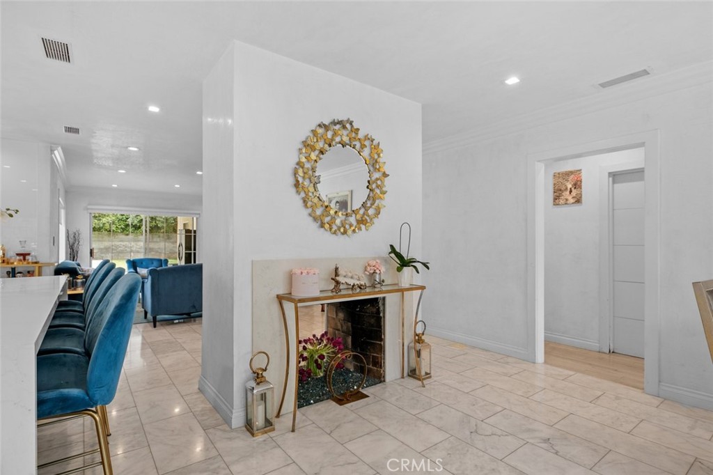 2640 North Keystone Street Burbank, CA 91504 - Photo 16 of 48 a view of a hallway with seating area