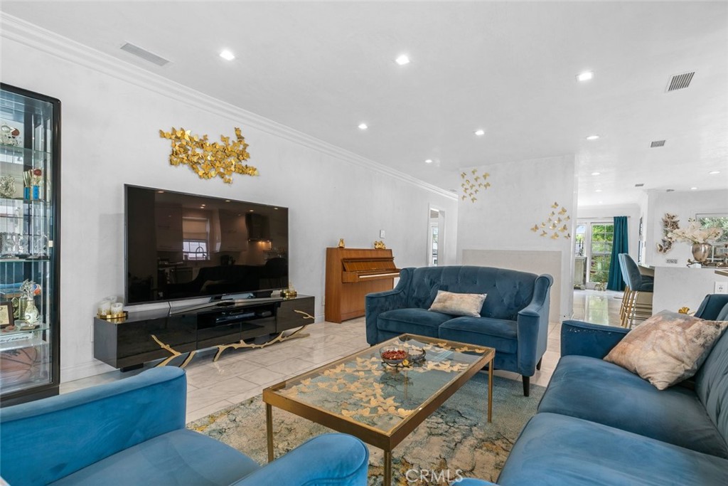 2640 North Keystone Street Burbank, CA 91504 - Photo 19 of 48 a living room with furniture and a flat screen tv