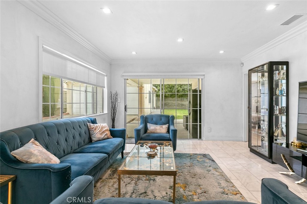 2640 North Keystone Street Burbank, CA 91504 - Photo 20 of 48 a living room with furniture and a large window