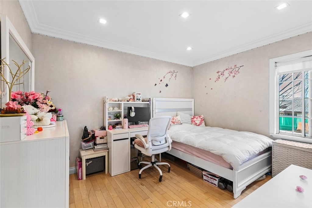 2640 North Keystone Street Burbank, CA 91504 - Photo 25 of 48 a bed room with a bed and a window